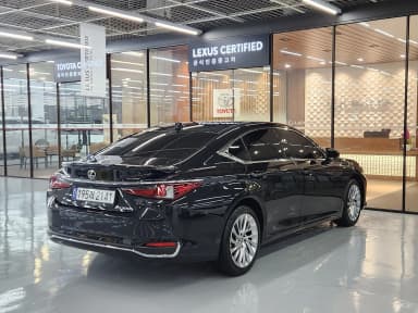 ES300h 7th Generation