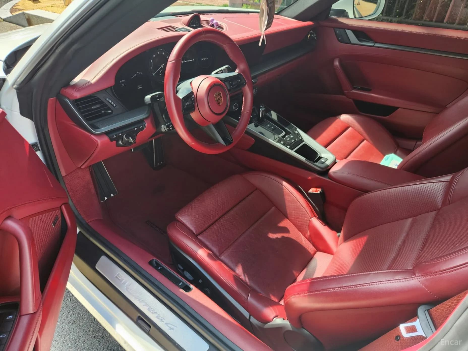 911 (992)