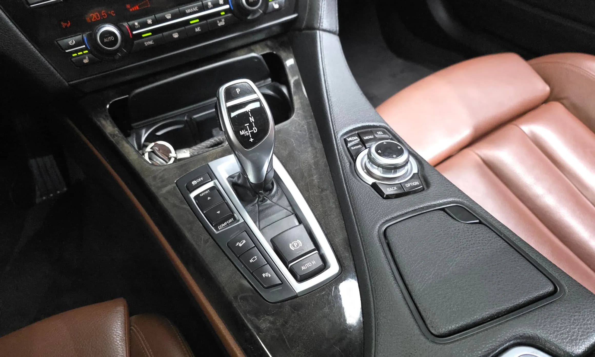 6 Series (F12)