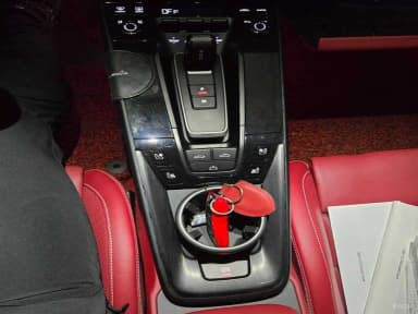 911 (992)