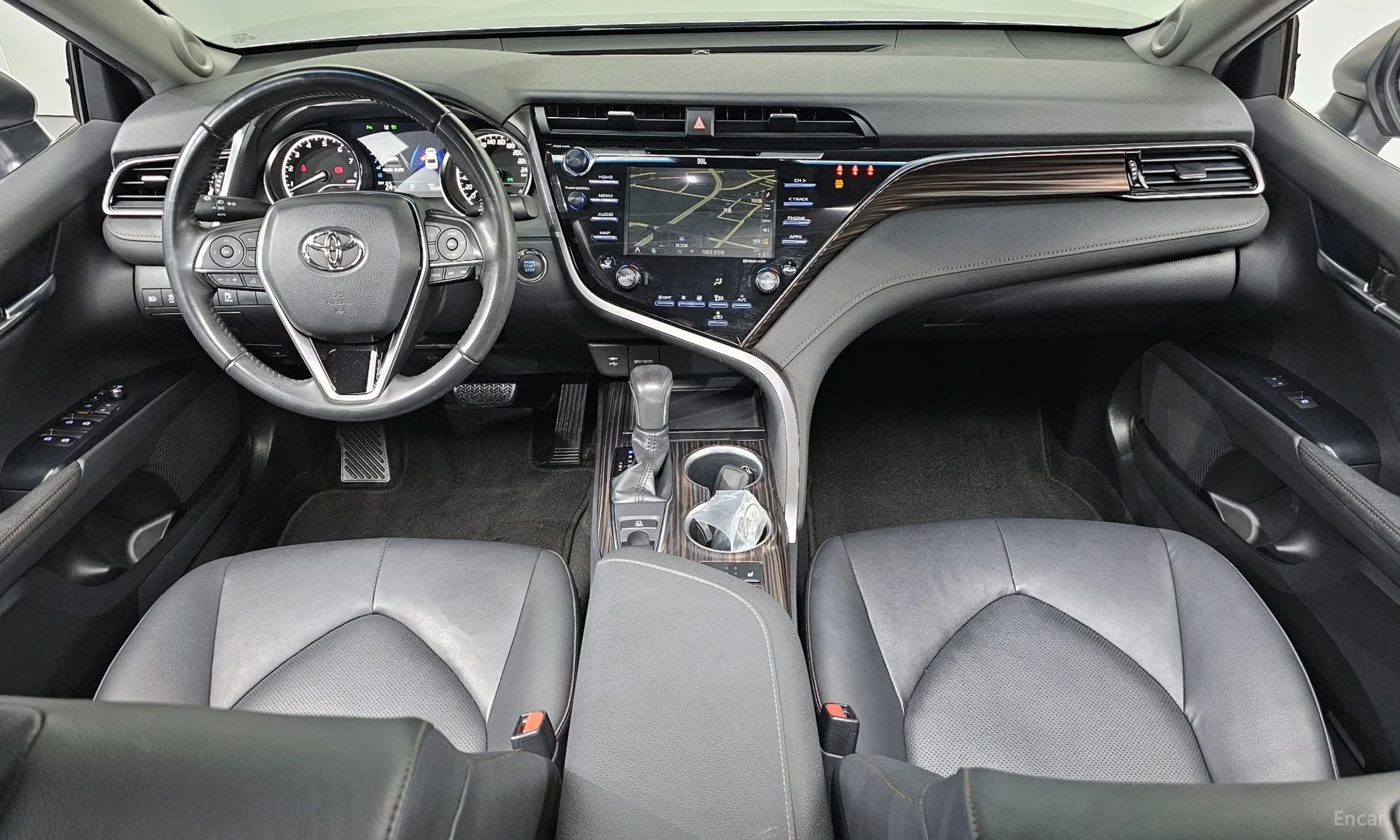 Camry (XV70)