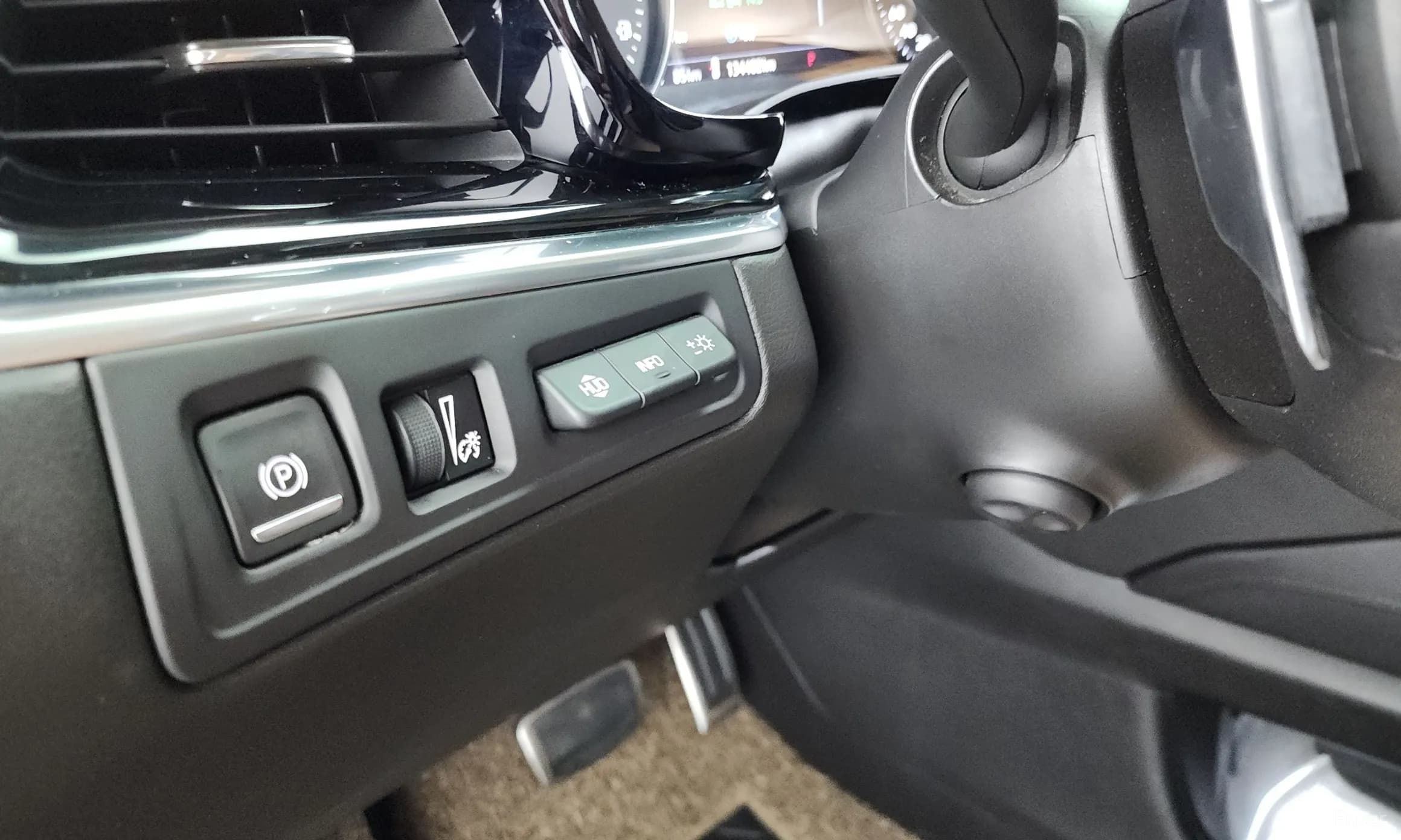 XT6