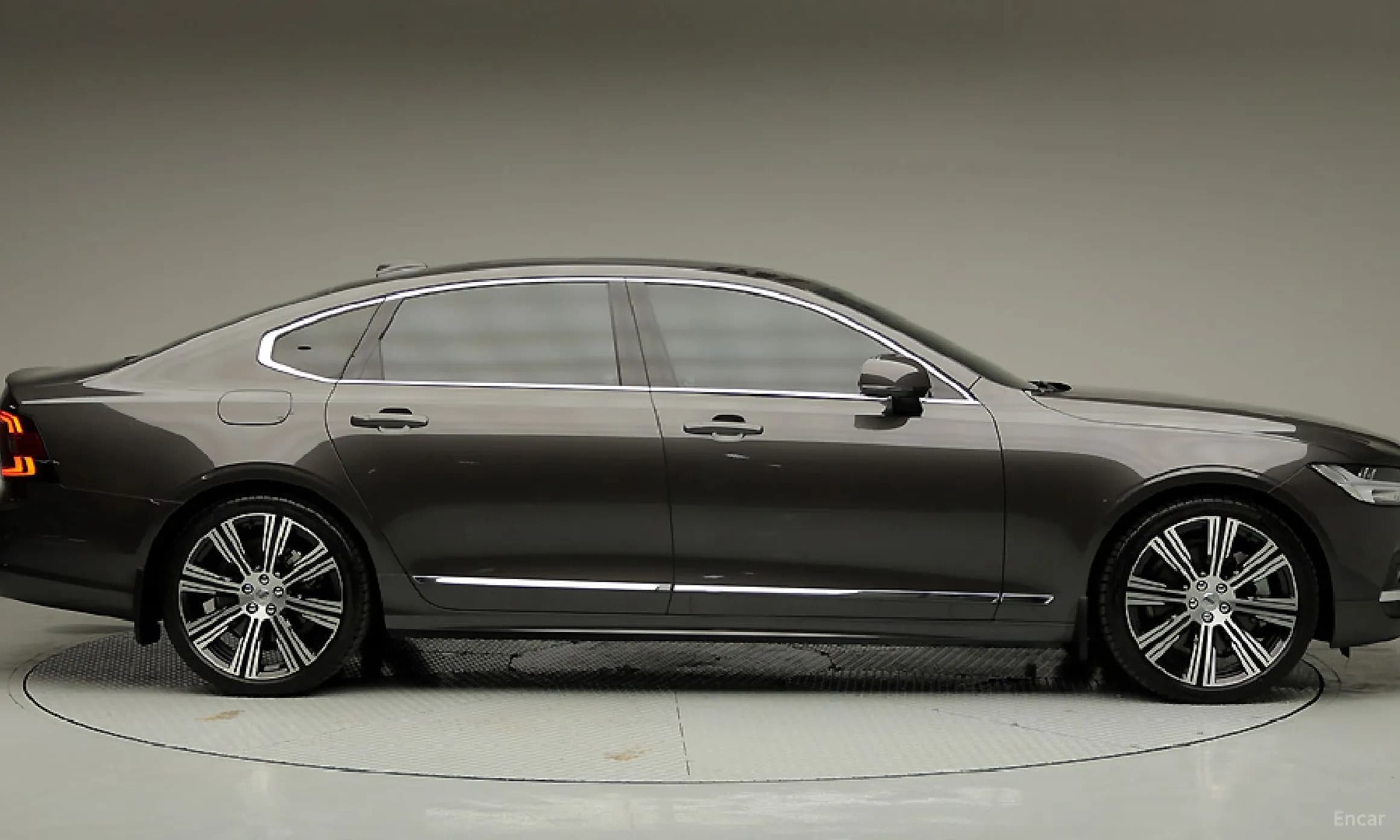 S90
