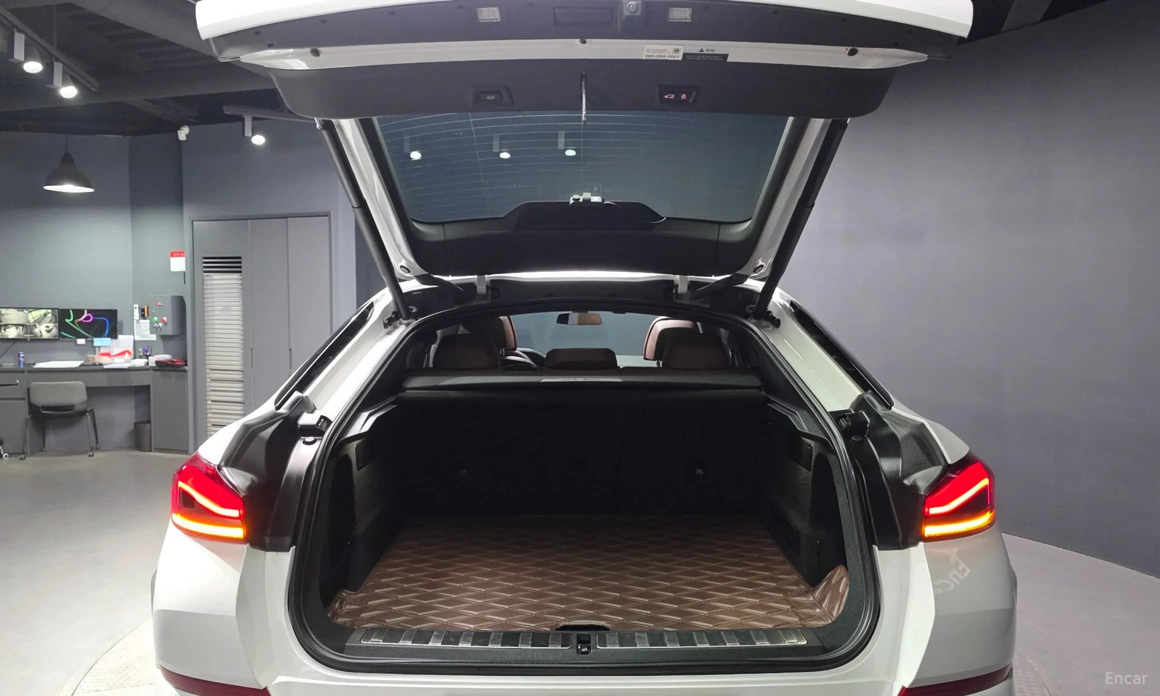 X6 (G06)