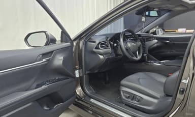 Camry (XV70)