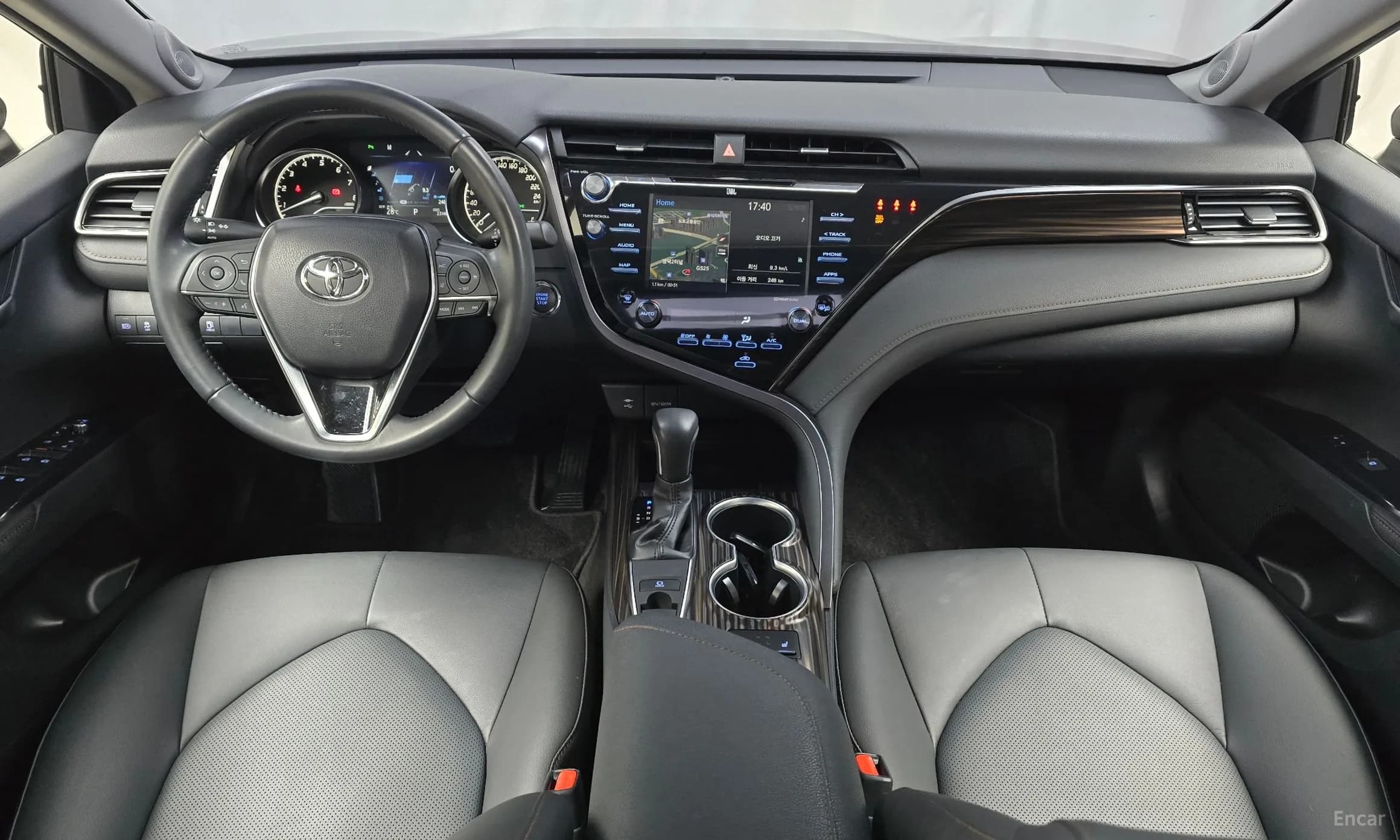 Camry (XV70)