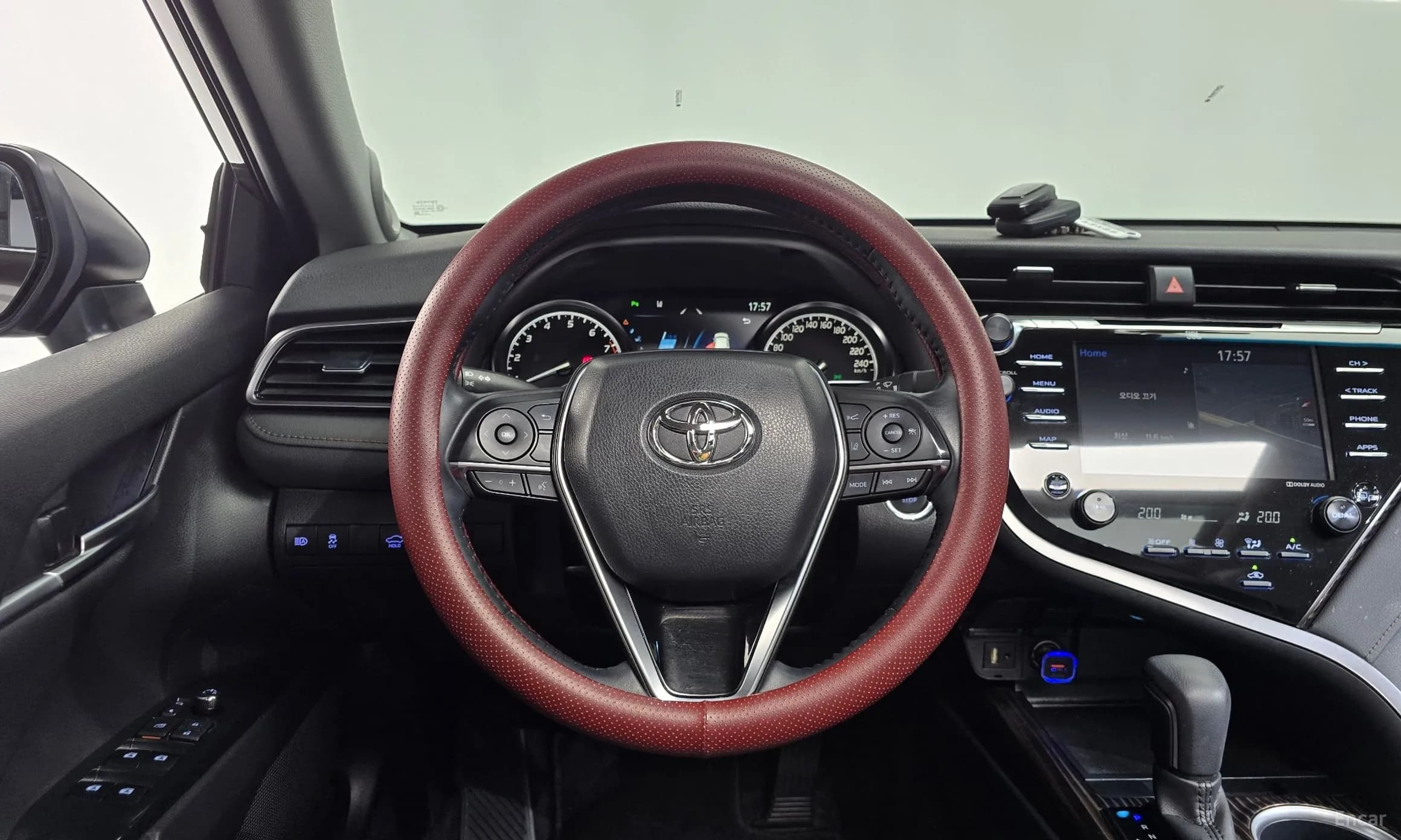 Camry (XV70)