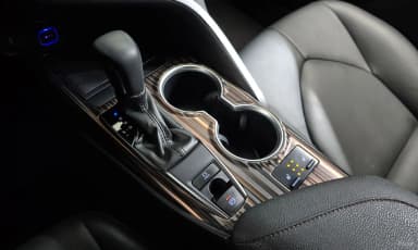 Camry (XV70)