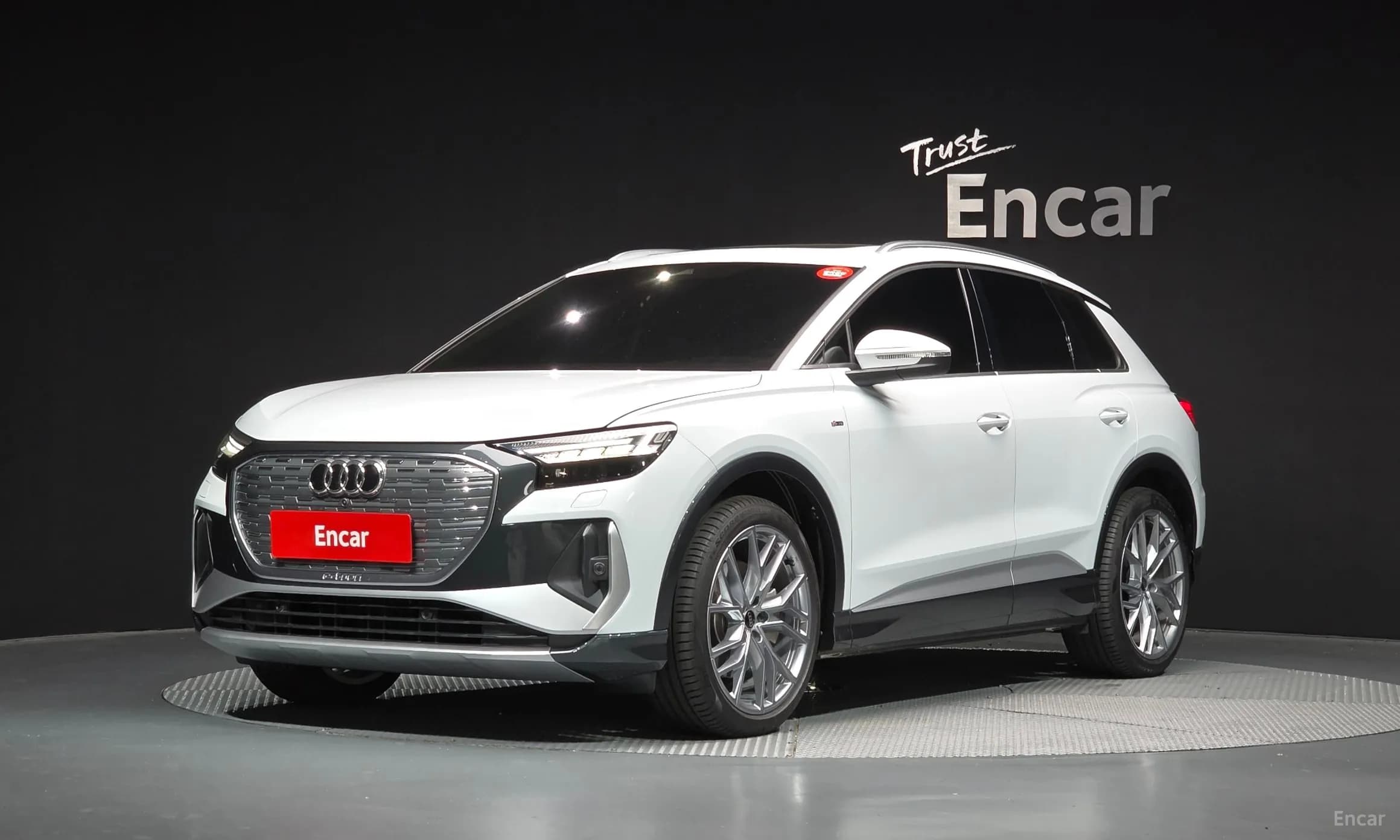 Q4 e-tron (F4)