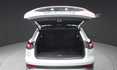 Q4 e-tron (F4)