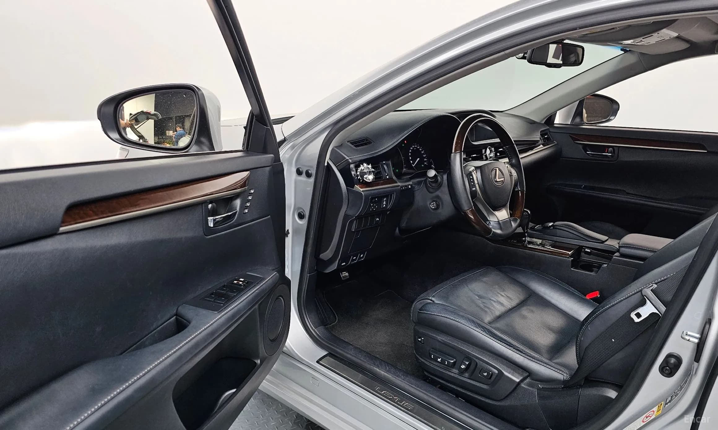 New ES300h