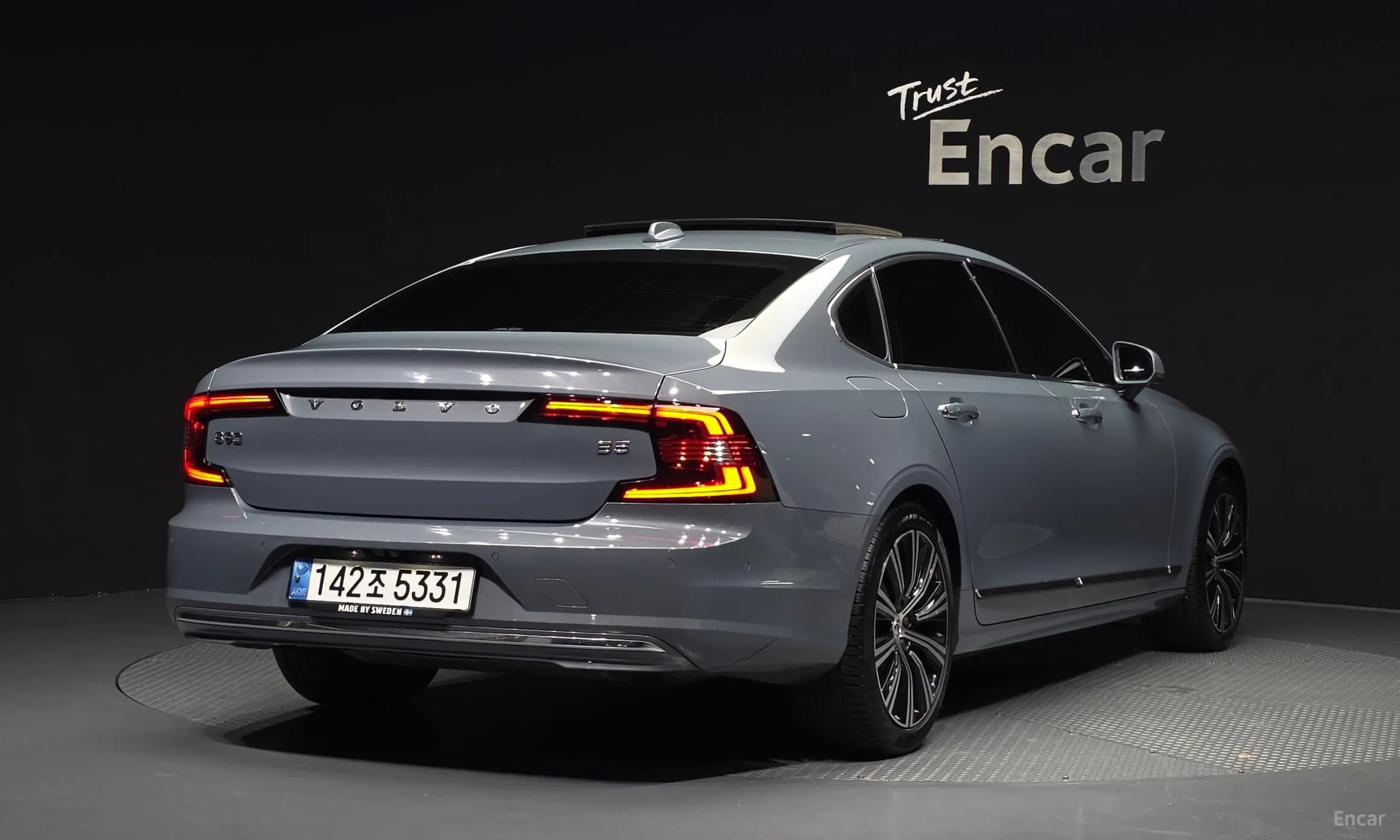 S90