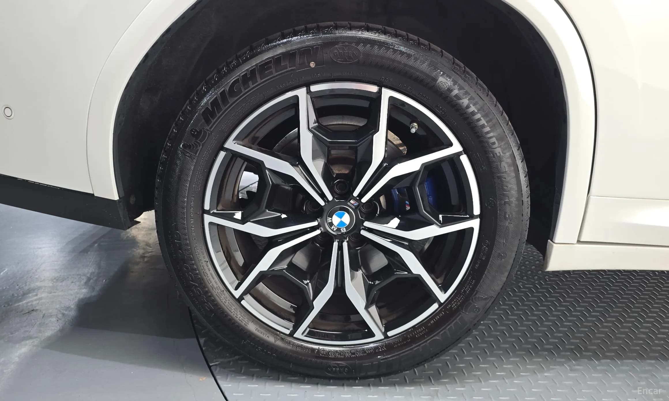X4 (G02)