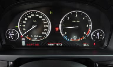 X5 (F15)