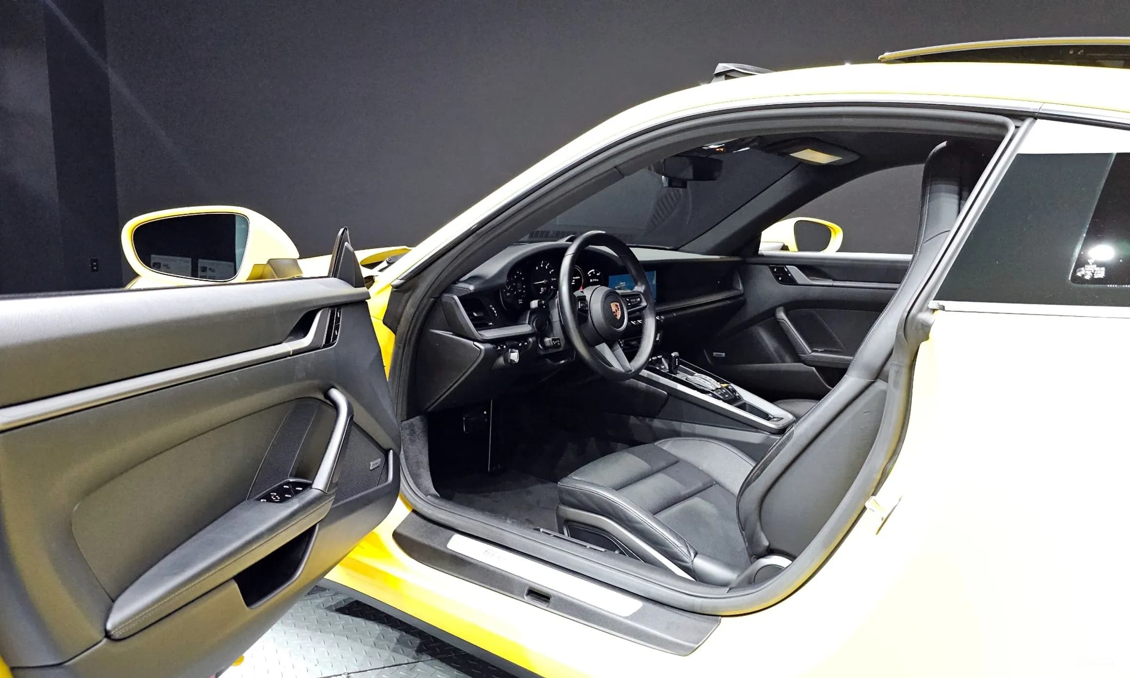 911 (992)