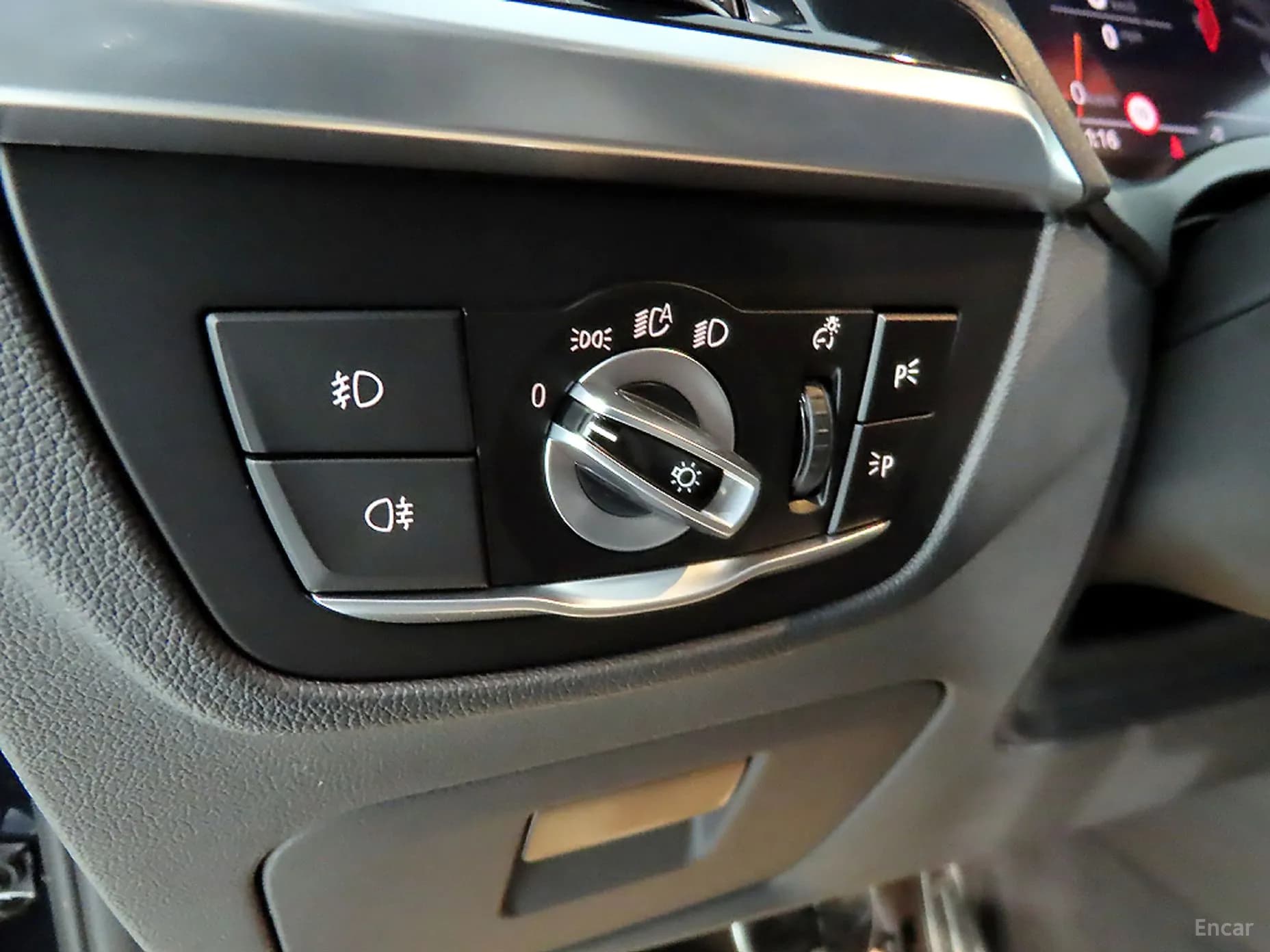 X4 (G02)