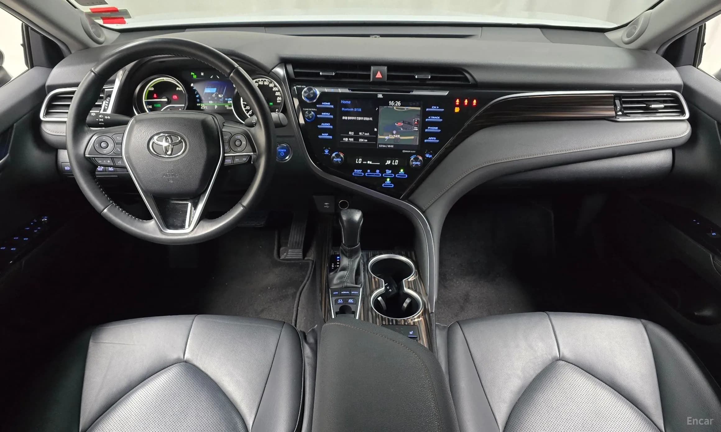 Camry (XV70)