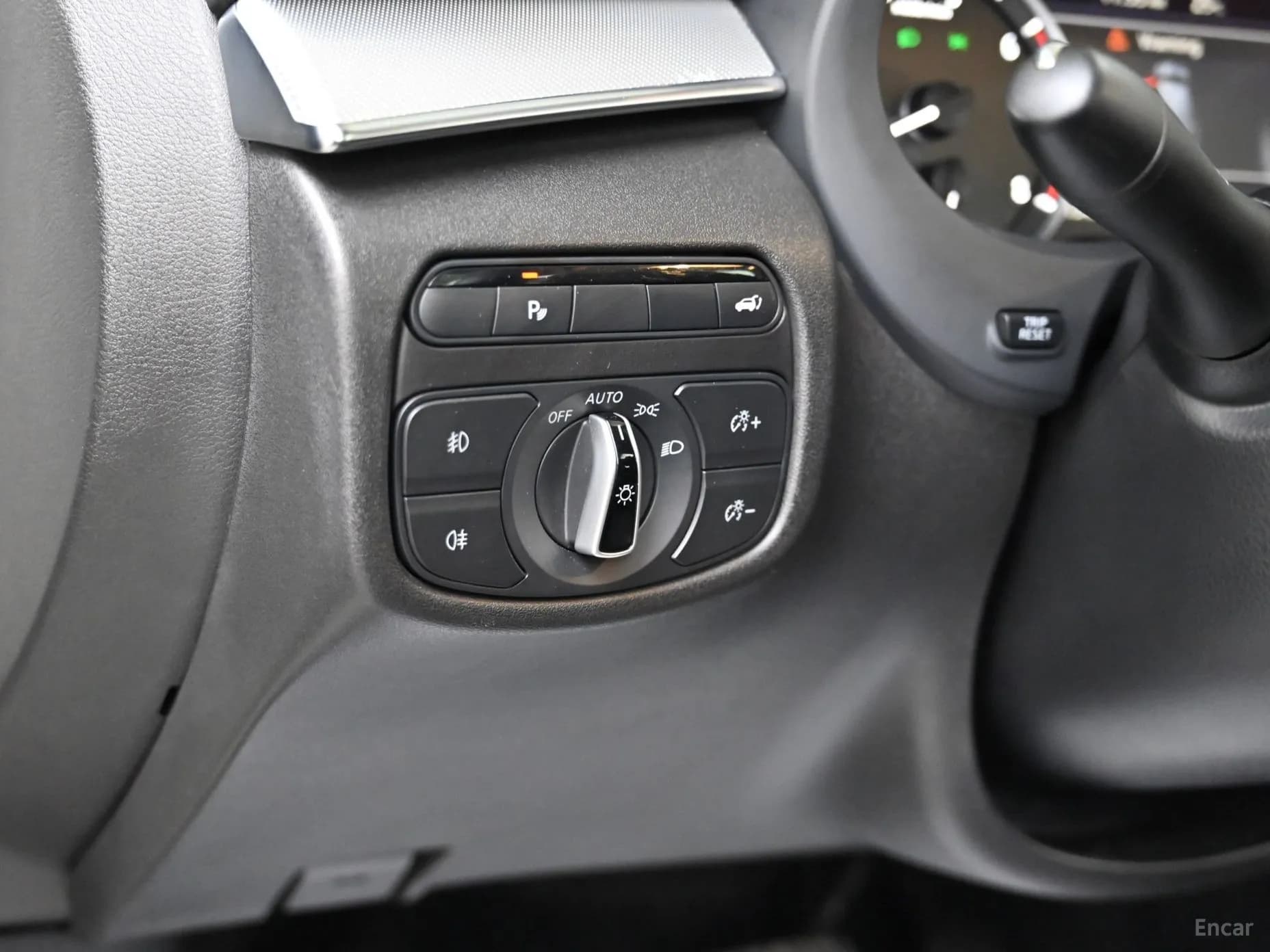 QX50 (P71A)