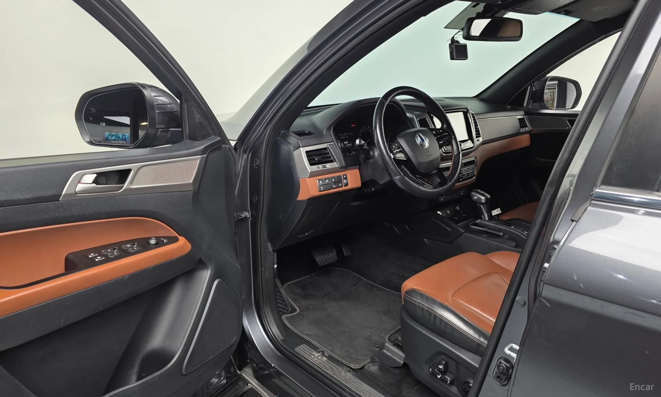 Rexton Sports Khan