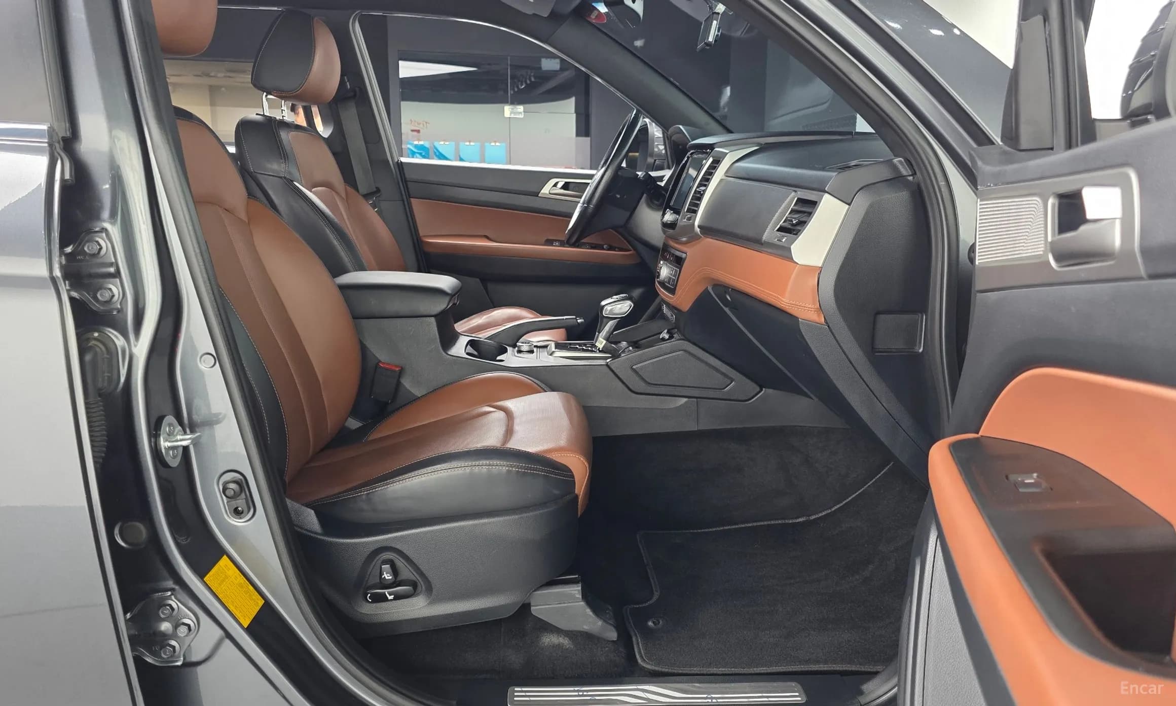 Rexton Sports Khan