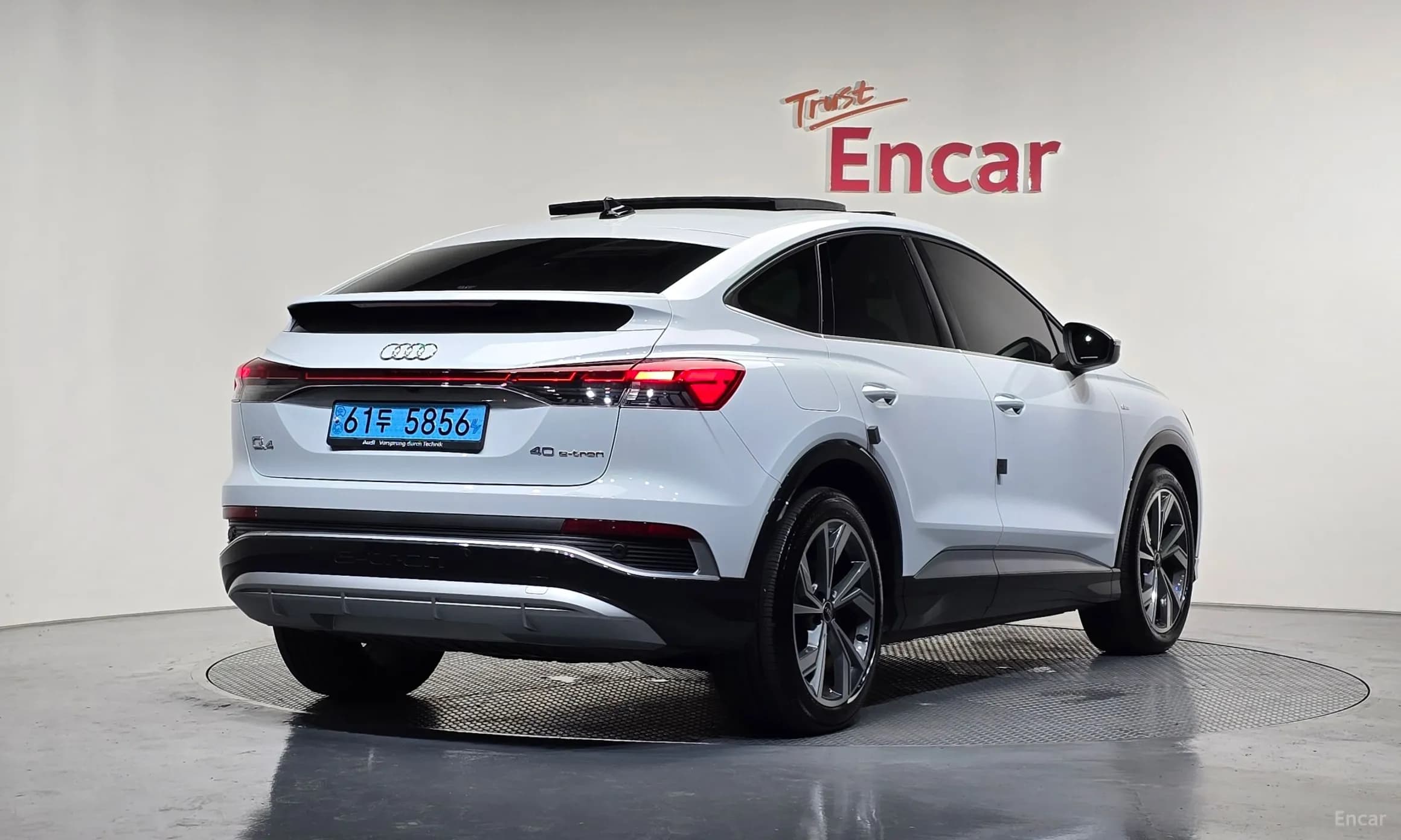 Q4 e-tron (F4)