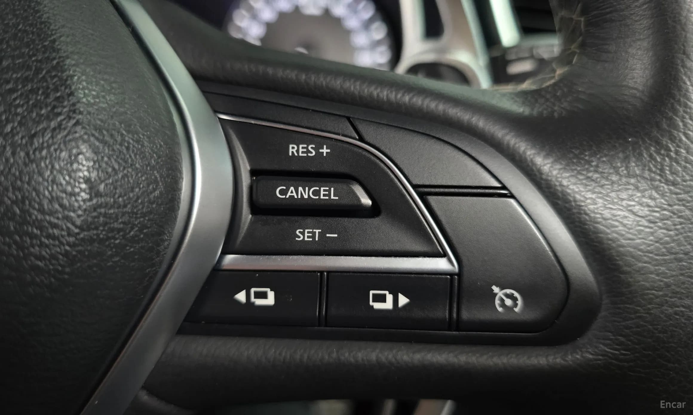 QX50 (P71A)