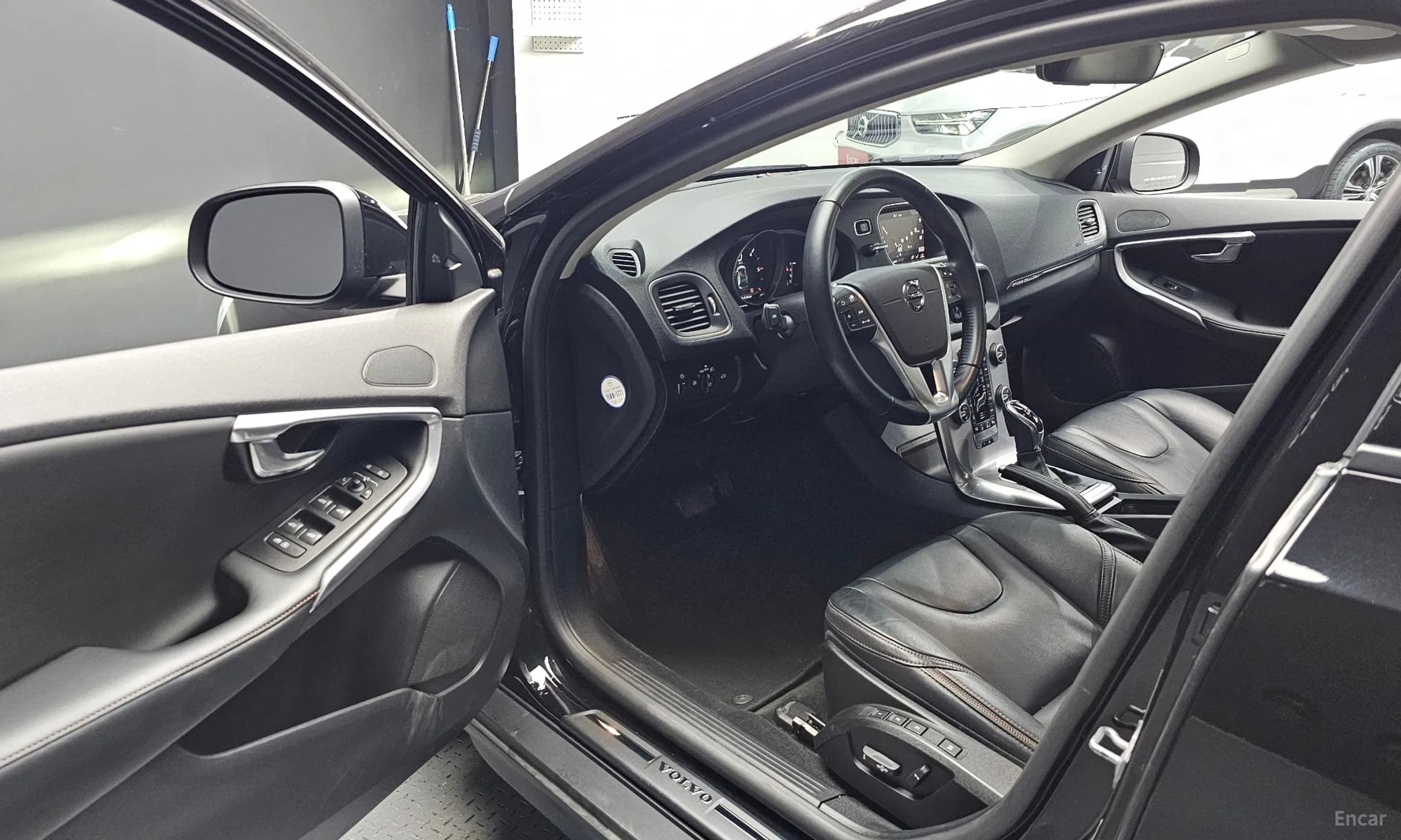 V40 Cross Country
