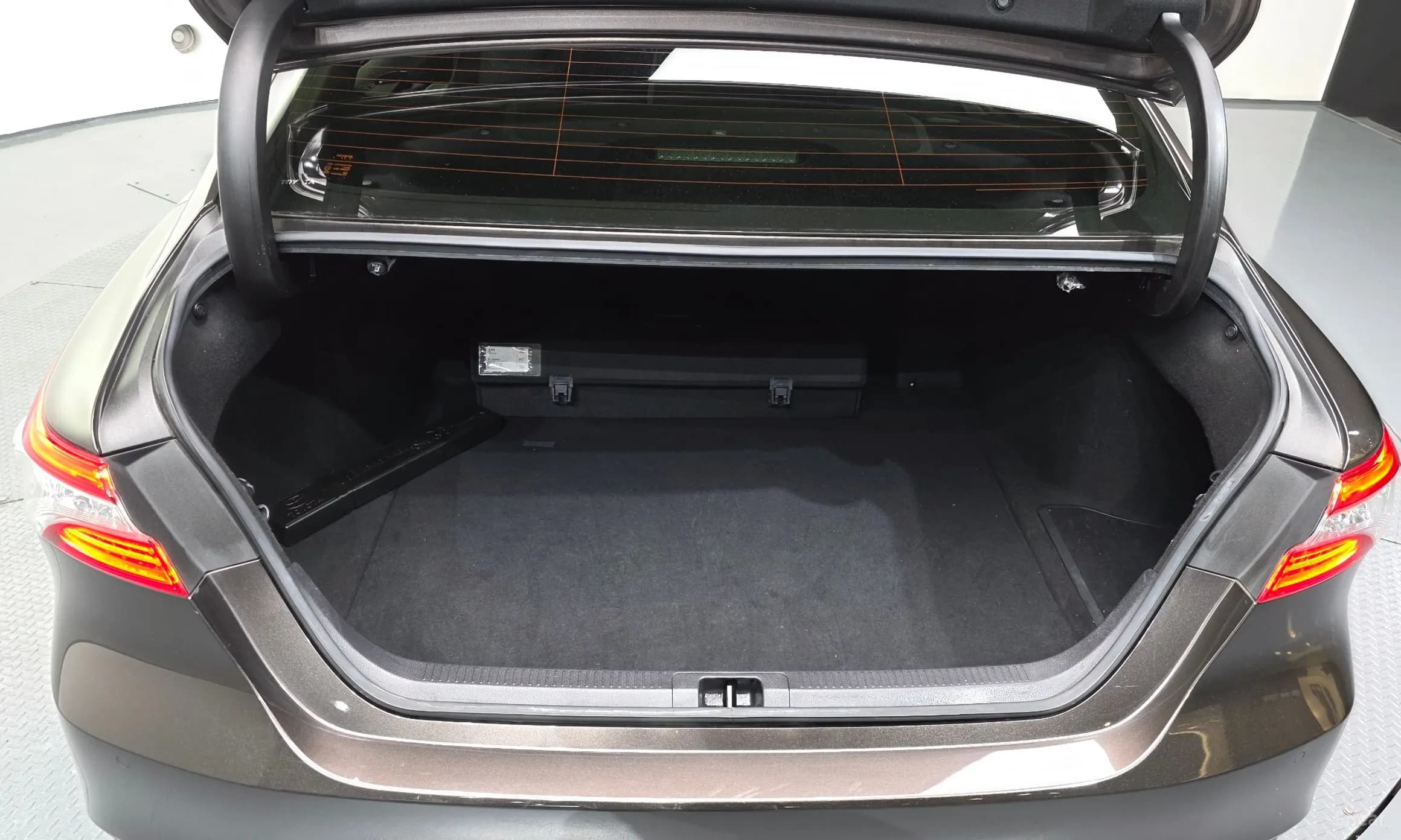 Camry (XV70)
