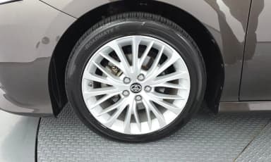 Camry (XV70)