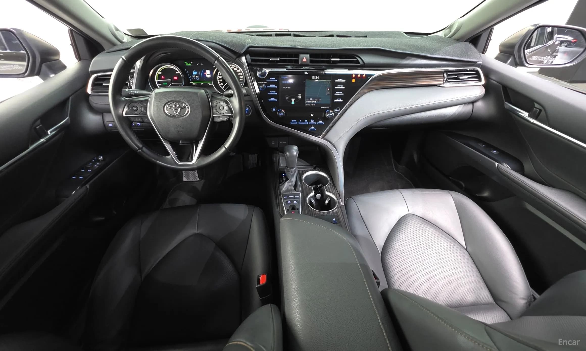Camry (XV70)