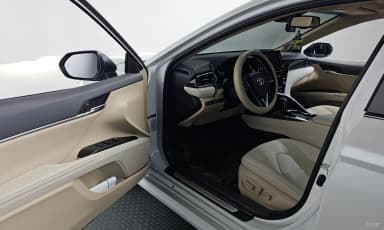 Camry (XV70)