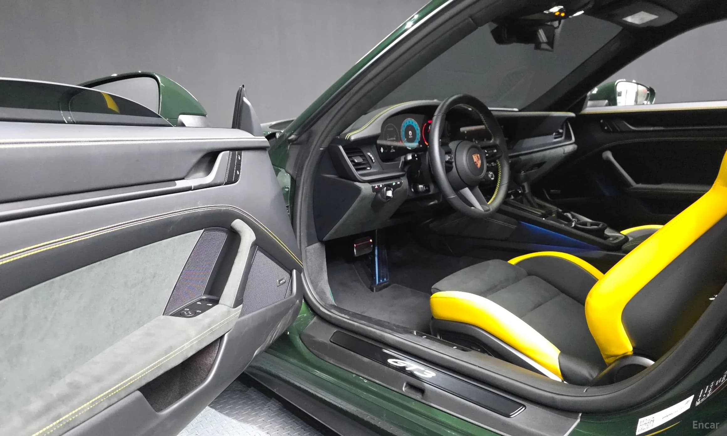 911 (992)