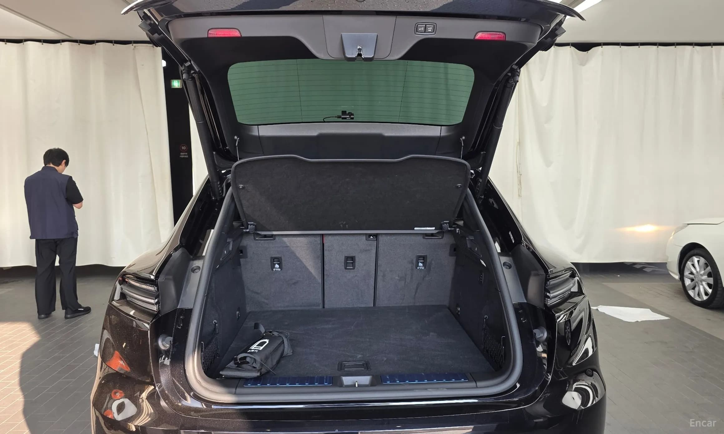 Macan EV