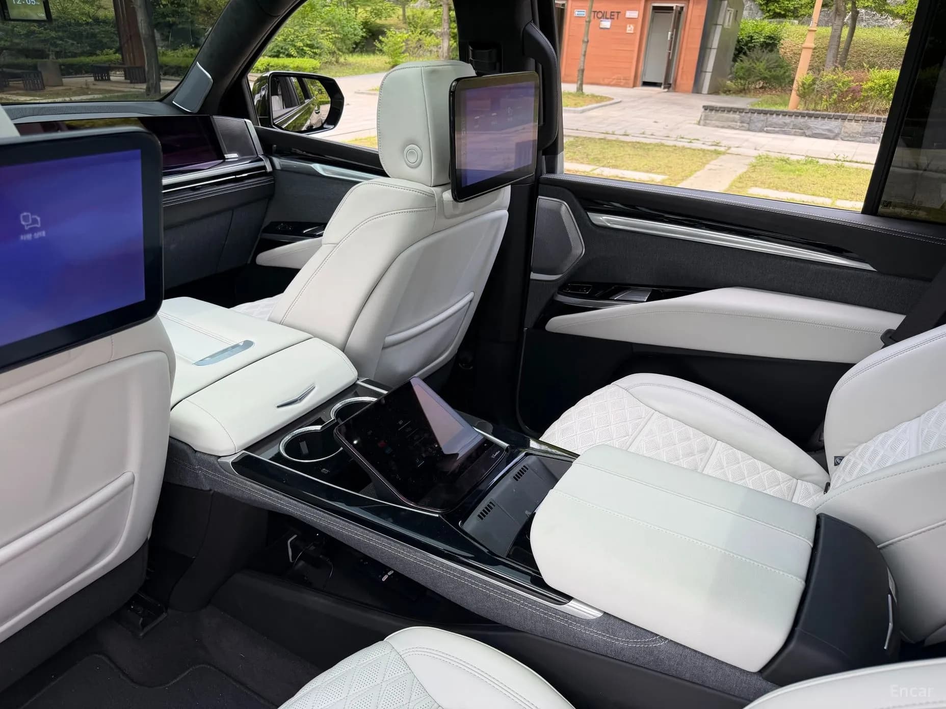 Escalade 5th Generation