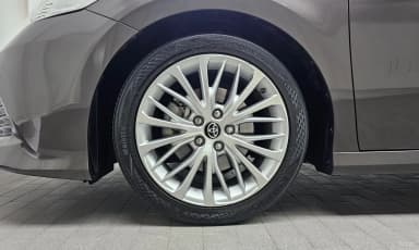 Camry (XV70)