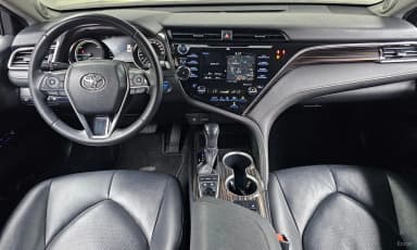 Camry (XV70)