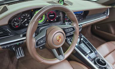 911 (992)