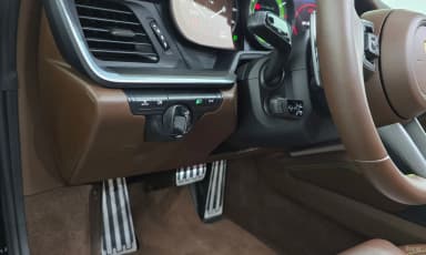 911 (992)
