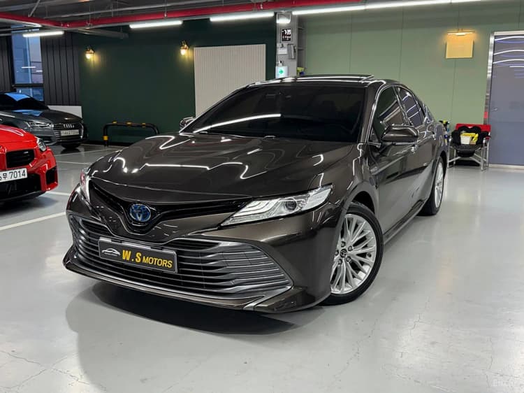 Camry (XV70)