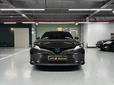 Camry (XV70)