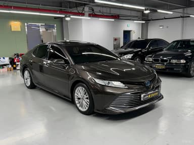 Camry (XV70)