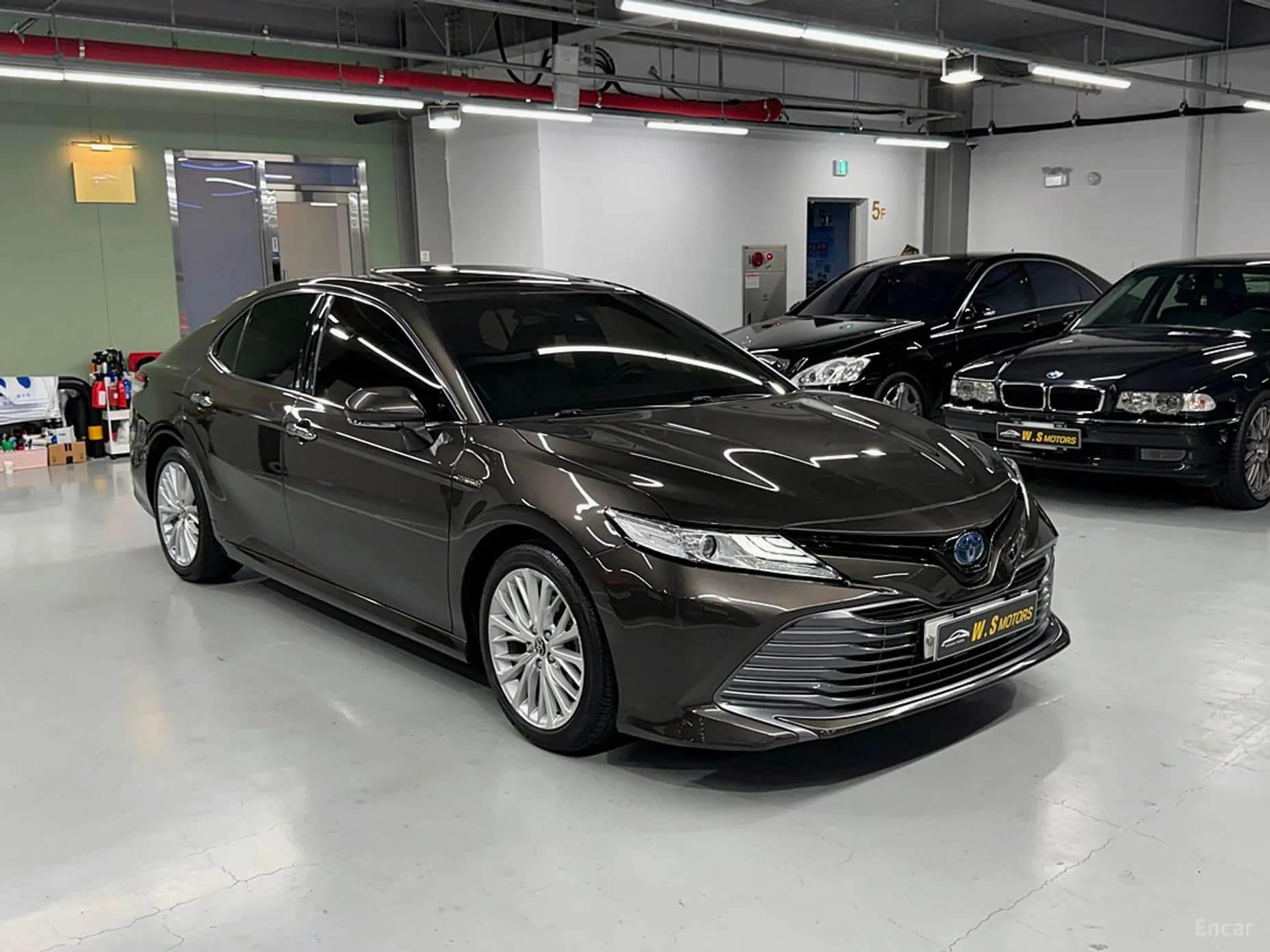 Camry (XV70)