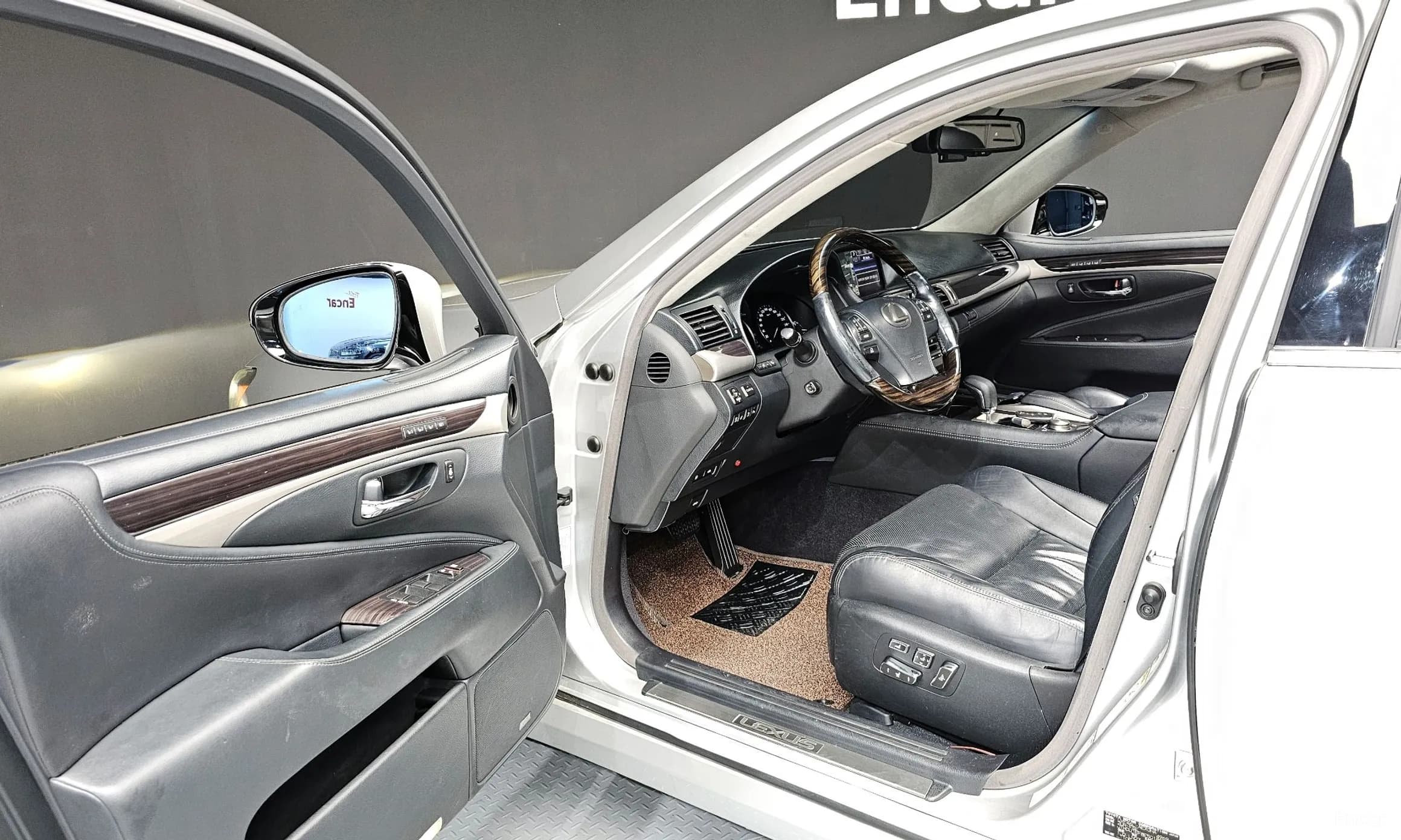 LS600hL