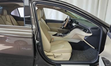 Camry (XV70)