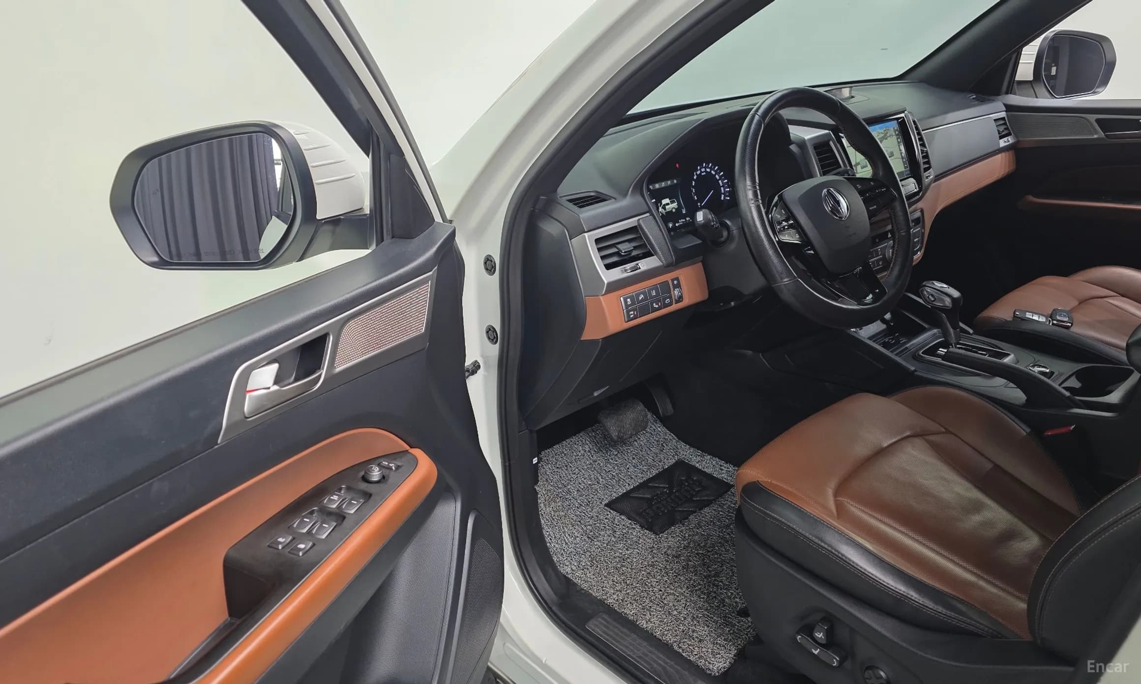 Rexton Sports Khan