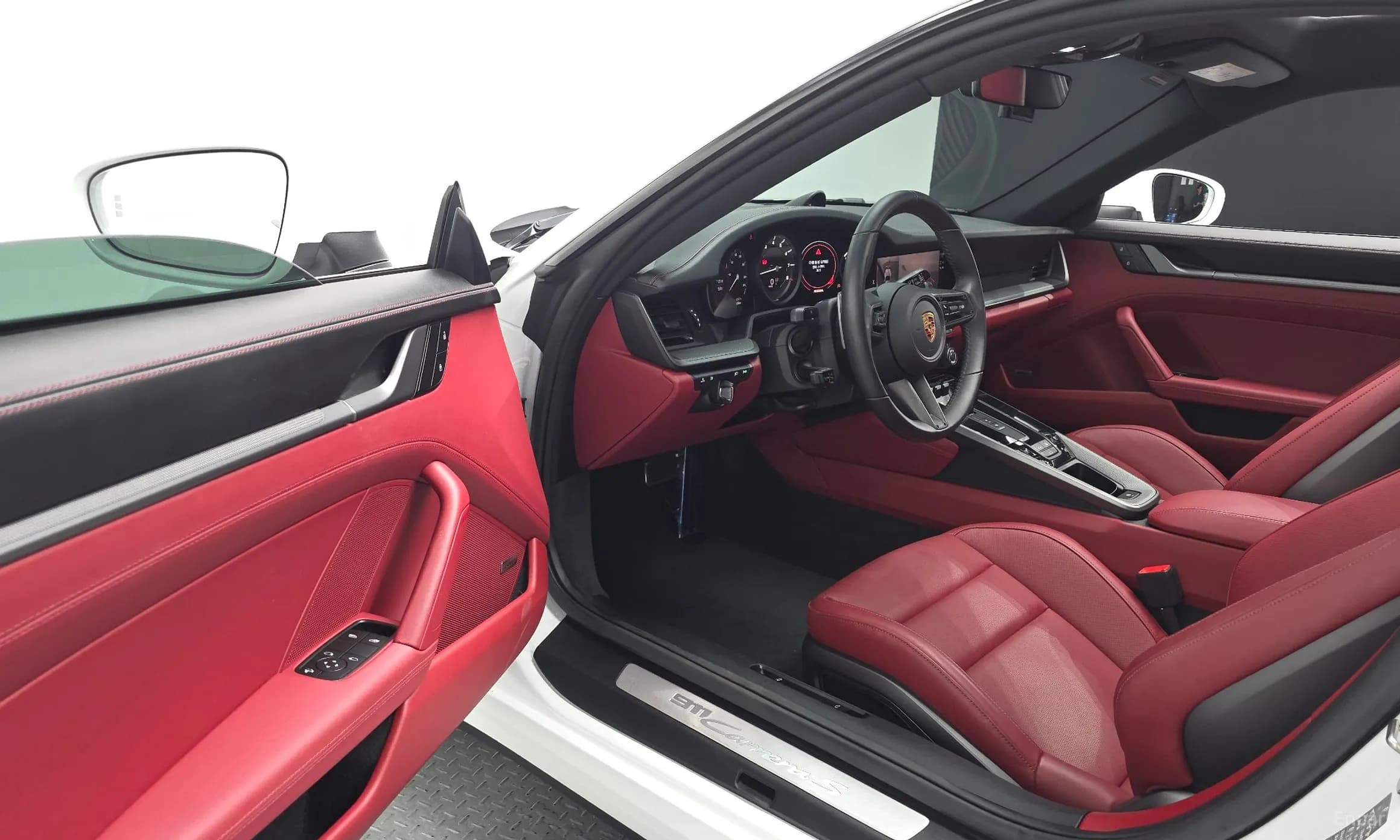 911 (992)
