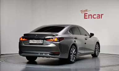 ES300h 7th Generation