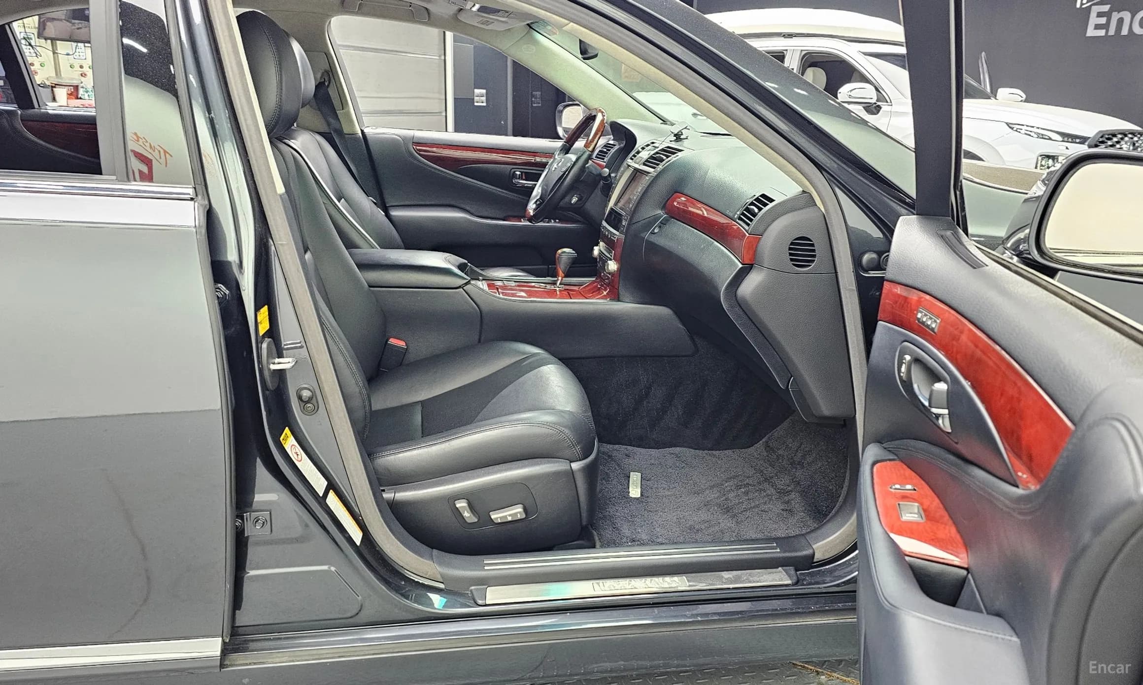 LS460L