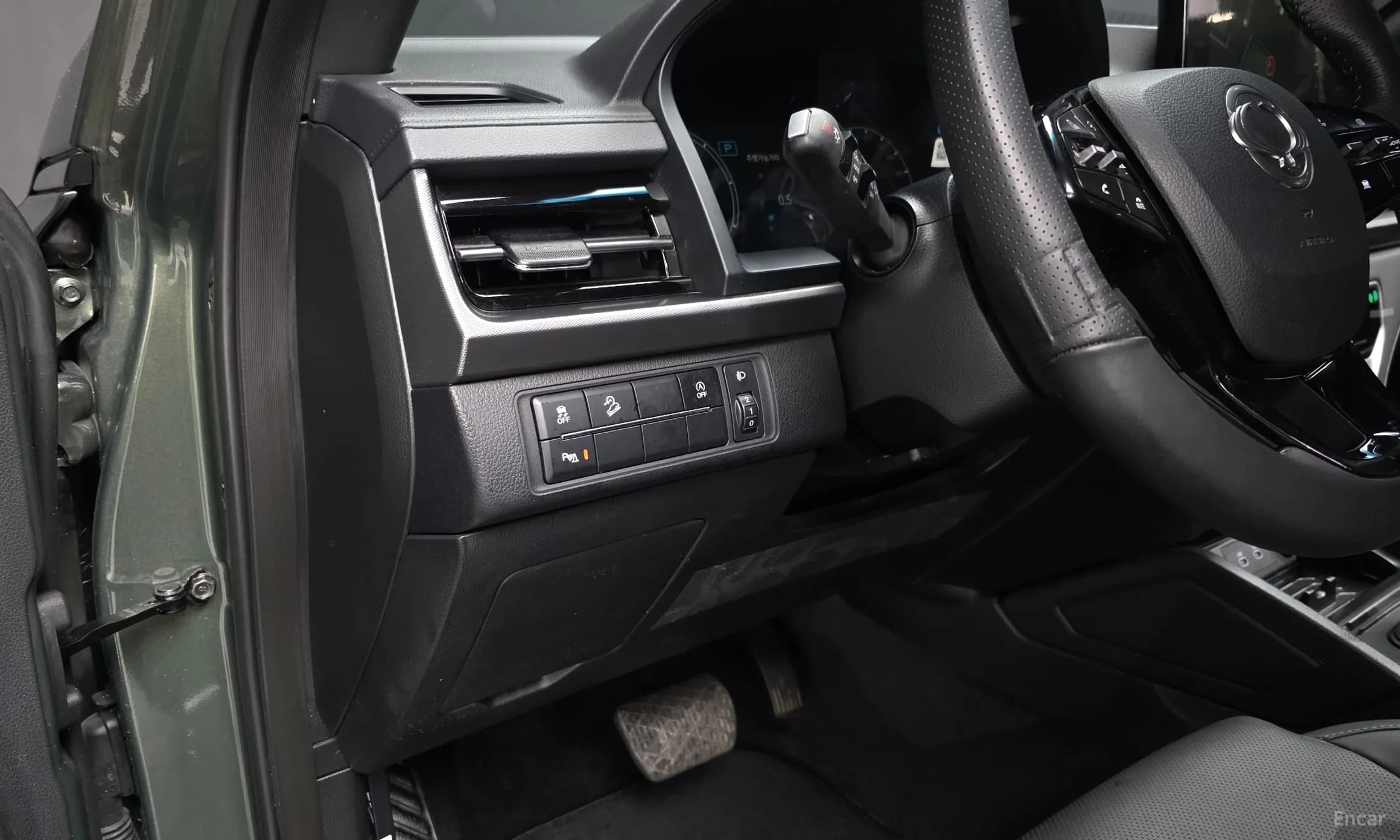 Rexton Sports Khan