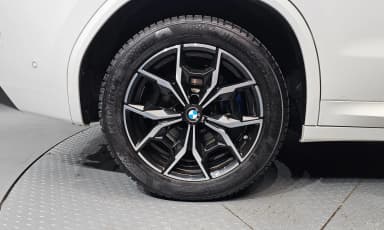 X3 (G01)